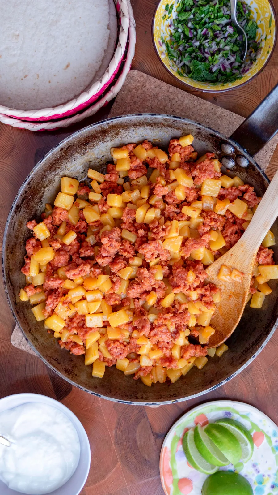 CHORIZO CON PAPAS