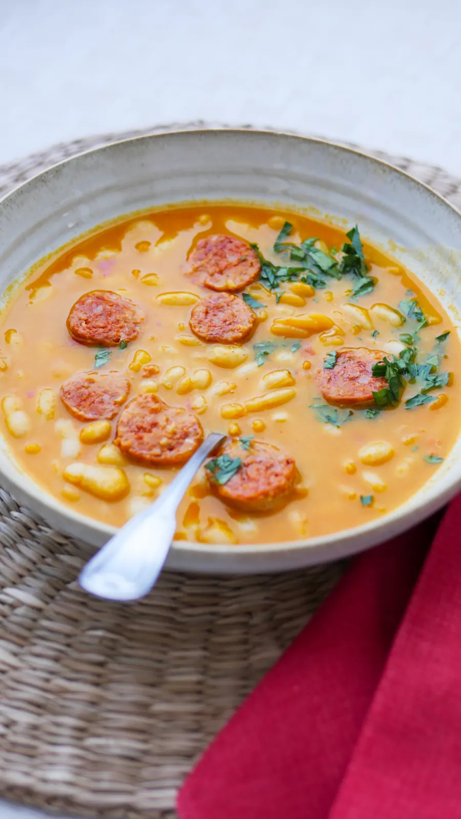 VITA BÖNOR MED SALSICCIA RÖKT PAPRIKA