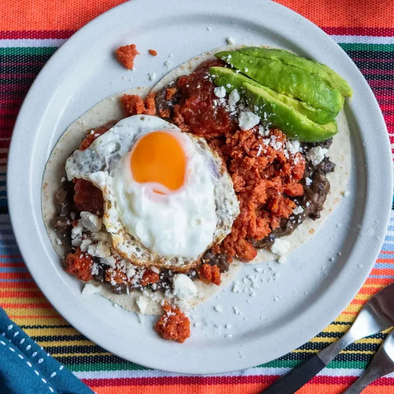 HUEVOS RANCHEROS MED CHORIZOFÄRS