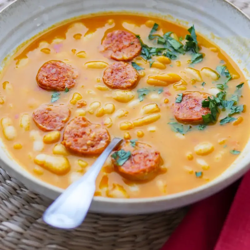 VITA BÖNOR MED SALSICCIA RÖKT PAPRIKA
