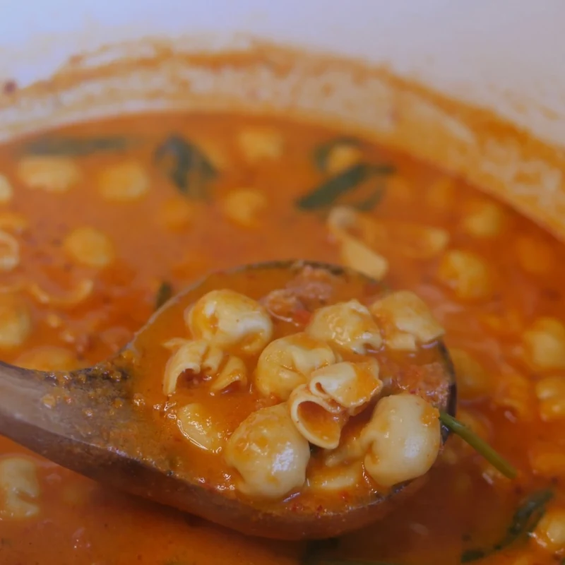 HET TORTELLINISOPPA MED SALSICCIA